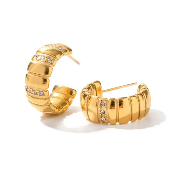 18K Gold Plated Hoop Earrings*Huggie Earrings* - Picture 3 of 6